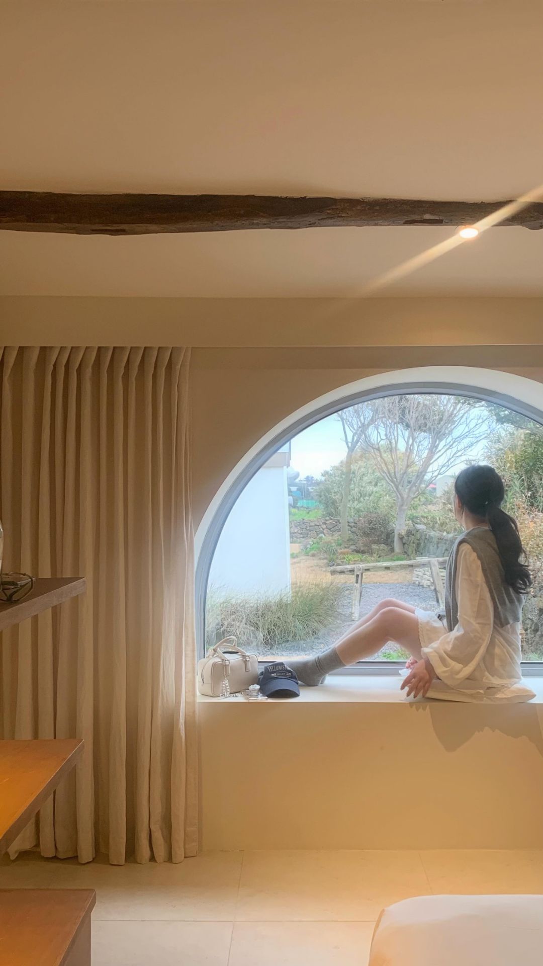 제주를 담아낸 따스한 집, 그리고 힐링의 조각들🌿🍃🌱
.
.

🏡제주 온휴가 @stay.on_vacation 

📍제주 제주시 구좌읍 하도3길 38 
.
.
◽️안채 이용
◽️기준 4인 / 최대 4인
◽️독채 / 자쿠지 / 바닷가 / 마당 / 웰컴티&커피 / 어메니티 / 스피커 / 침대 2개

#온휴가 #제주숙소추천