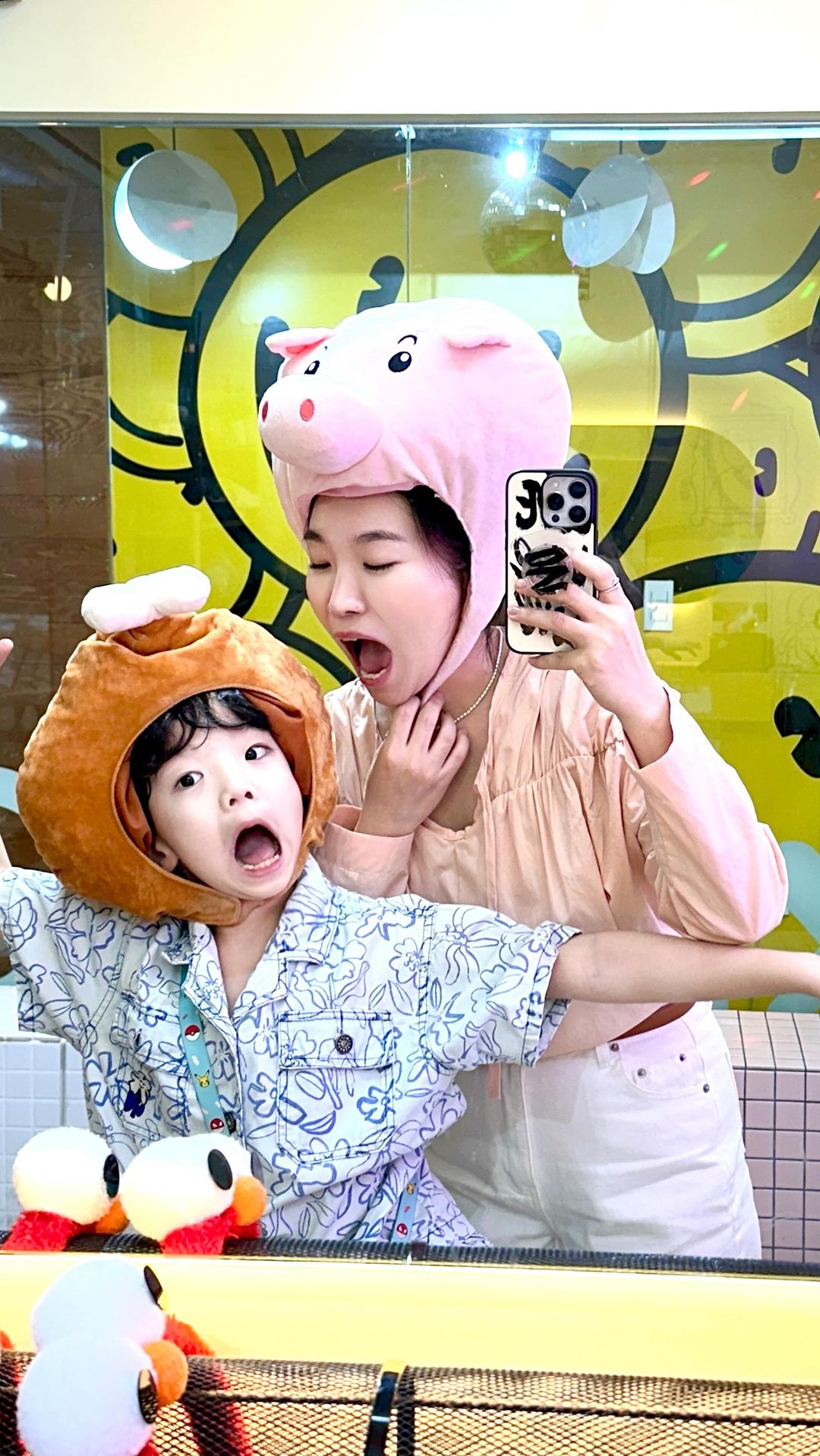 금요일 반차쓰고 꼬맹씨와 함께한 데이트 🌼

만보걷기는 그냥 기본이지만
마음 꽉 차게 행복했다면 그걸로 되었다 ☺️

#환이와엄마 #꽃보다환이
#큐바이쿼트 #김광석길 #이웃 
#환이빠숑 @limitedoudou_official