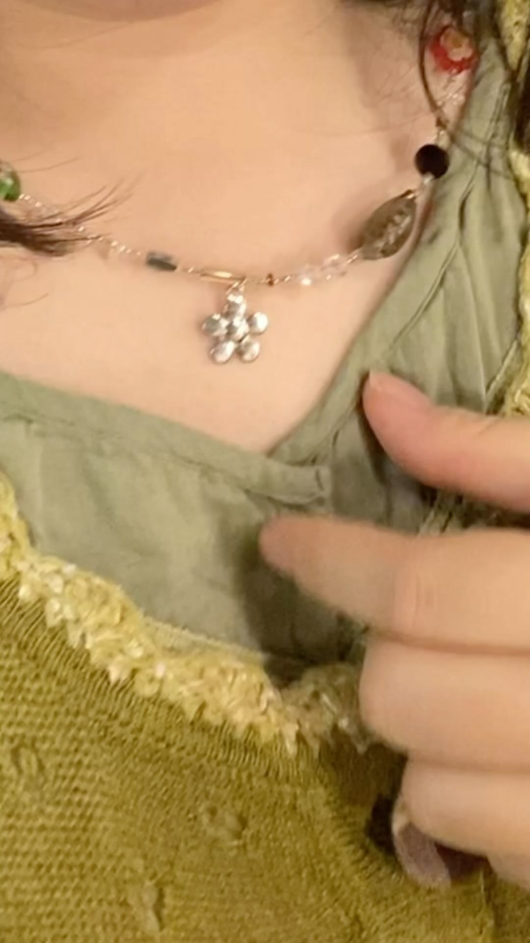 증명사진 찍은 날의 브이로그 ~~
일상 영상 찍는 것도 재밌네요 키키
가끔 올려보겠습니당..! ⸜(*´꒳`*)⸝ 

이게 저번 릴스에서 말했던 목걸이예요!! 이뿌죠~~
친구들끼리 한 플리마켓에서 구매했답니당!
♡ ⋆⁺₊⋆ ☾⋆₊⁺ ⋆ ♡̷̷̷ ⋆⁺₊⋆ ☾⋆₊⁺ ⋆ ♡