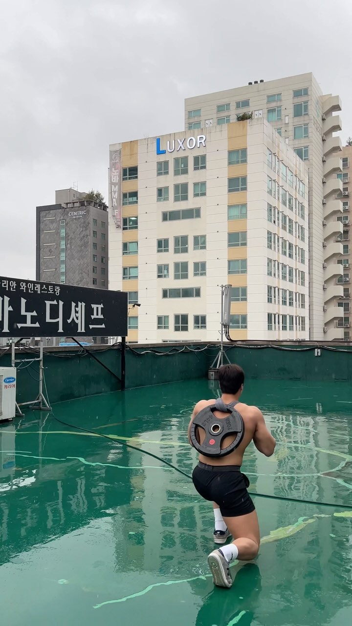 축구,농구는 수중전🔫
웨이트도 수중전,,,??

날씨 좋으면 옥상에서 런지 뤠스고

#다큐 
#점장의삶 
#구월동
#남동구pt 
#구월동pt 
#볼드짐 
#예술회관역 
#자낳괴