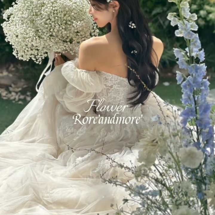 💐웨딩촬영 플라워디렉팅 0원 만들기 가능💖

웨딩 플로리스트 경력 8년 대표작가님의
플라워디렉팅 스튜디오 신규 오픈한지 
얼마 안됐는데도 예비신부들 사이에서
감각적인 꽃 디렉팅과 가성비 넘치는 가격으로
입소문나서 아주 핫한 플디업체랍니다🤭❤️‍🔥

💫“240421 우민영” 짝꿍 💫

🌹 #로즈앤모어 #플라워디렉팅
📍 #라앤디스튜디오

여러분 저처럼 인물중심의 웨딩 스튜디오는
플디 선택이 아닌 필수! 사진 완성도가 달라요🥺

타 업체 최소 40만원부터 시작하는 반면
30만원대부터 시작! 상품 패키지안에는

🪻센터피스+간단 서브부케+현장동행
현장데코레이션+부토니에+아이폰스냅🪻
모든것이 포함! 아이폰 스냅만 최소20만원이니
정말 너무 혜자스러운 구성과 가격,,,🥹💖

저는 플래너없이 진행하여서 메인부케가 없기에
서브부케로 “한종류부케 5만원” 추가 가능하다하여
라이트상품에 화이트장미부케+안개꽃부케 추가했어요!

*메인부케가 대부분 20만원정도인데 한종류부케가
꽃이 풍성해서 두가지 부케로도 충분하더라구유🥰

💫사진과 영상 모두 로즈앤모어에서 
아이폰15pro로 촬영해주신거랍니다...🥹🥹💛

상품에서 다양한 할인과 짝꿍 1만원씩
평생 무제한 페이백으로 0원 만들기 가능🙆🏻‍♀️
1000퍼센트 만족스러웠던 로즈앤모어 덕분에
너무 아름답게 웨딩촬영을 마쳤답니다🩵

💫“240421 우민영” 짝꿍 등록해주세요💫
더 자세한 내용은 블로그에서 담고있어요🫶🏻

@mye_travlog
@mye_travlog
@mye_travlog
팔로우하시고 여행정보와 블로그
다양한꿀팁 먼저 받아보세요💖
ㅡㅡㅡㅡㅡㅡㅡㅡㅡㅡㅡㅡㅡㅡㅡ
#촬영부케 #센터피스 #플디 #촬영부케
