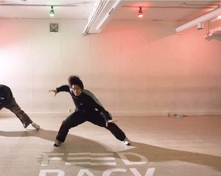 피드백 무섭다🥹

🧠 @jikang_choi 
🎪 @feedbackstudiokr 

#feedback #feedbackstudio #피드백 #피드백스튜디오 #jikangchoreography #dance #dancer #07 #fyp