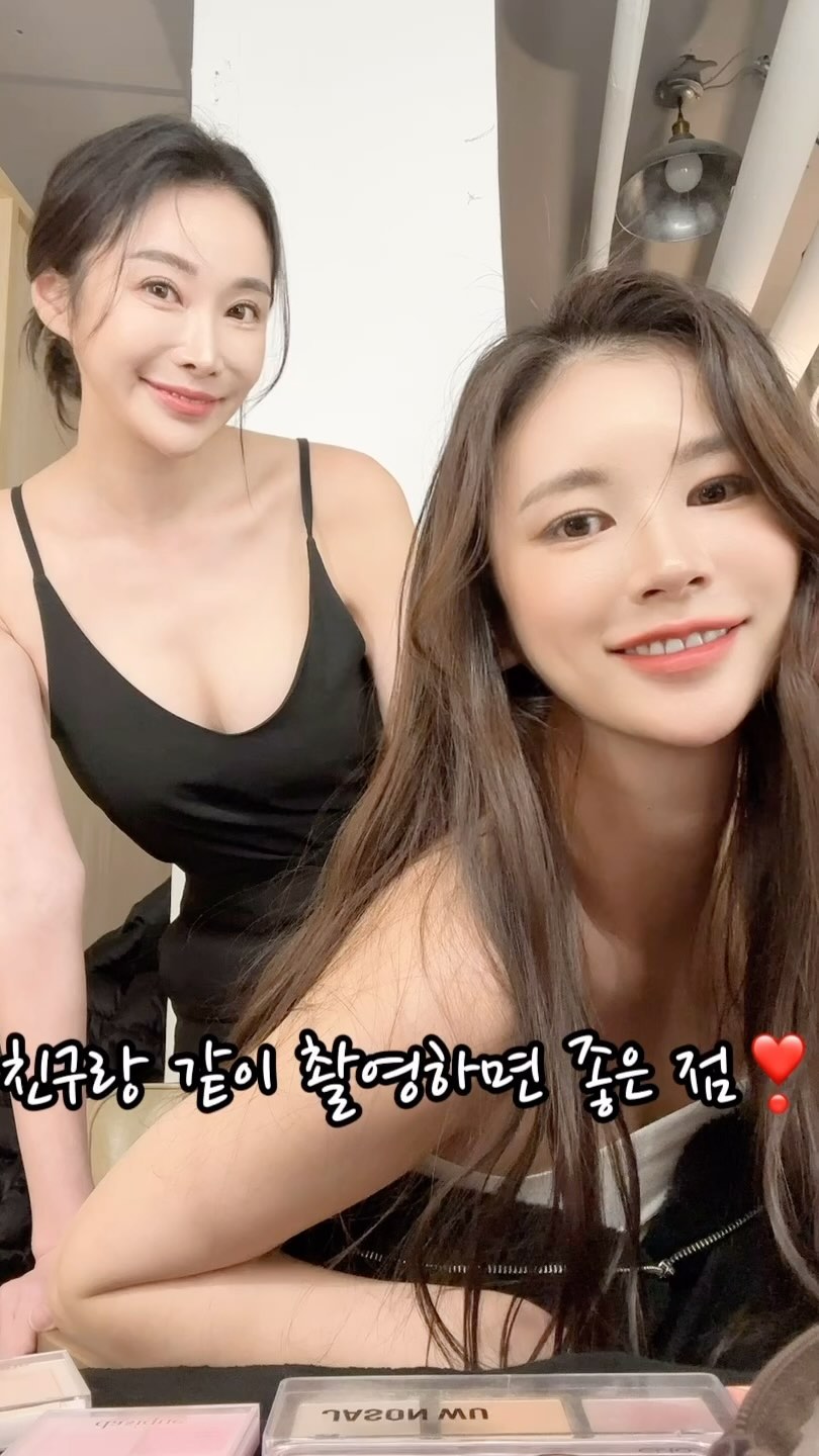 친구들이랑 같이 촬영하면 좋은 점
놀러 온 것 같은 기분❣️
서로 체크해주고 수다 떨고
행복한 시간이었다❤️
추억 한스푼 추가
.
#추억 #추억한스푼 #젊은날
#친구 #언니 #베프 #촬영
#스튜디오 #프로필