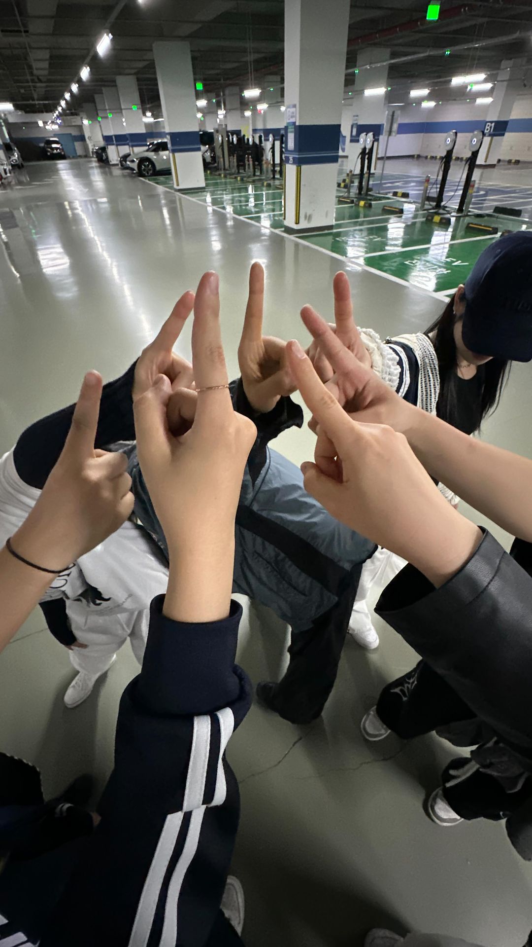 라이즈 대결을 신청한다💥
.
@riize_official 
.
@mew_o__ 
@ssonceyong 
@yeonc_aey 
@z_o_opa 
@s__mo0o2 
@rladbwps 
@somi_l02 
📸 @mang_t_ 
.
#라이즈 #사이렌 #사이렌풀버전 #사이렌커버 #덤벼라라이즈 #사실 #우리가 #졌음 #라이즈짱