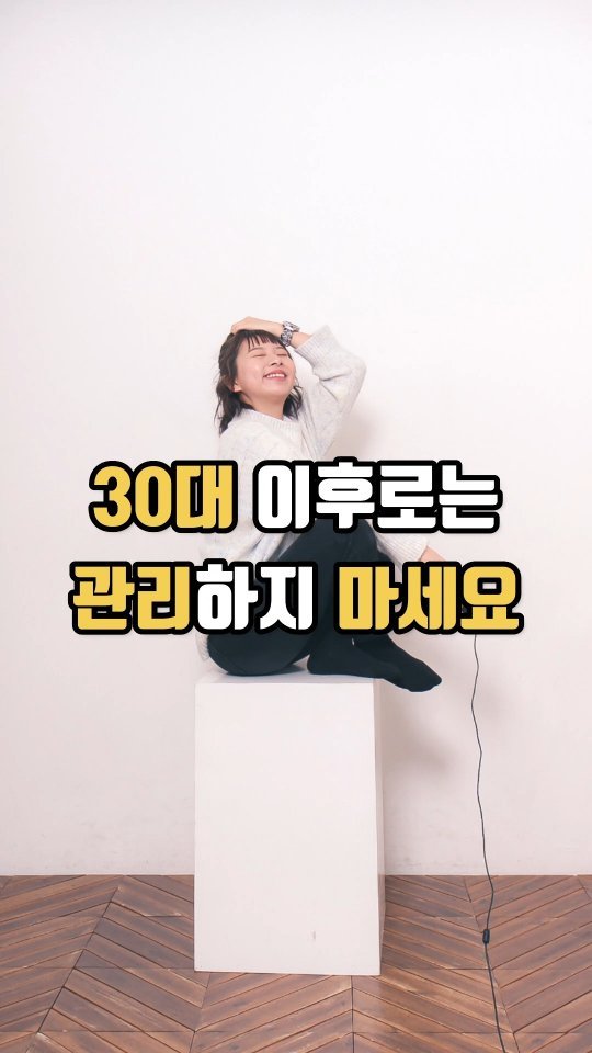 ⭕️20대 후반부터는 관리하지마세요⭕️⠀
⠀
⠀
미백, 주름, 피부관리까지 한번에 가능한데⠀
가격이 비싸지 않은 가성비템이 있다면⠀
여러분은 어떻게 하실건가요?⠀
⠀
내가 원하는 장소에서⠀
내가 원하는 시간에 가능하다면?⠀
생각만으로도 너무 좋죠?😄⠀
⠀
⠀
🍯✨️오늘의 꿀팁⠀
클렌징기기가 점점 늘어나는 요즘,⠀
정말 많은 제품들이 나오고 있는데요!⠀
⠀
🤷‍♀️클렌징기기 거기서 거기 아니야?⠀
𝗡𝗢!⠀
말 그대로 클렌징은 내 얼굴에서 나쁜걸 지워내는건데⠀
아무거나 쓸 수 있나요?😱⠀
⠀
🪥양치할 때는 좋은 칫솔을 찾고, 좋은 치약을 찾으면서⠀
😶‍🌫️세수는 손으로 하거나 아무거나 해요?⠀
⠀
〰️제가 알려드릴 클렌징 제품은⠀
광고없이도 6년 연속 뷰티디바이스 1위,⠀
연예인들이 협찬이 아니라도 알아서 사용하는⠀
𝗟𝘂𝗺𝗶𝘀𝗽𝗮 𝗜𝗢 입니다‼️⠀
⠀
루미스파 IO의 장점을 나열하자면 너무 많은데⠀
그 중에서 몇가지만 뽑아보자면!⠀
⠀
✔️더블 헤드 스핀_모공 속 찌꺼지 제거하기⠀
✔️블랙헤드와 피지 제거⠀
✔️불필요한 각질 제거⠀
✔️에이지락으로 나이 잠그기⠀
✔️미백까지 놓치지않기⠀
✔️마이크로펄스 진동_얼굴 근육운동으로 탄력채우기⠀
⠀
⠀
그리고 저는 특히나 겨울에는 너무 건조하고,⠀
여름에는 피지가 넘쳐나서 관리하기 너무 힘든 피부였는데요😢⠀
⠀
건조한 얼굴이 당김없이 촉촉해지고,⠀
피지로 블랙헤드와 개기름이 넘치던 피부가 정리되었어요!!⠀
⠀
🤔어떻게냐구요?⠀
하루 2번 / 2분씩 루미스파 사용하면서요!⠀
이러니 루미스파를 한 날과 안한 날은⠀
피부 느낌부터가 달라요!⠀
⠀
그래서 가지고 다니기도 편해서 언제든지 들고 다니고⠀
특히 여행갈 때는 필수템이랍니다:)⠀
⠀
2분으로 가능한 안전하고 고민해결해주는⠀
클렌징기기, 𝐋𝐮𝐦𝐢𝐬𝐩𝐚𝐈𝐎⠀
⠀
아직도 안써보셨나요?⠀
그럼 얼른 경험해보세요, 바로 느껴보실 수 있거든요!⠀
DM이나 프로필 링크로 체험문의 환영이에요 :)⠀
⠀
⠀
⠀
🍯✨️오늘의 꿀팁! 도움 많이 되셨나요?⠀
도움이 되셨다면 오늘의 꿀팁이 필요한 지인들을⠀
@@ 태그해서 알려주세요!⠀
저장 꾸욱✔️ 잊지마세요 :)⠀
⠀
⠀
➖️➖️➖️➖️➖️➖️➖️➖️➖️➖️➖️➖️➖️➖️➖️➖️➖️➖️➖️⠀
⠀
제품 체험이나 구매하고 싶으신 분들은⠀
𝘿𝙈, 댓글 혹은 프로필 상단 링크 클릭 후 오픈 카톡주세요❗️⠀
⠀
⠀
✅️오늘의 정보가 유익했다면 공유⠀⠀⠀⠀
✅️피부 꿀팁 나누고 싶다면 댓글⠀⠀⠀⠀
✅️1:1 밀착관리받고 싶다면 프로필 링크 클릭⠀⠀⠀⠀
✅️자주 소통하고 싶다면 좋댓팔❤⠀⠀⠀⠀
⠀
⠀
⠀
#여니의이지홈띵⠀