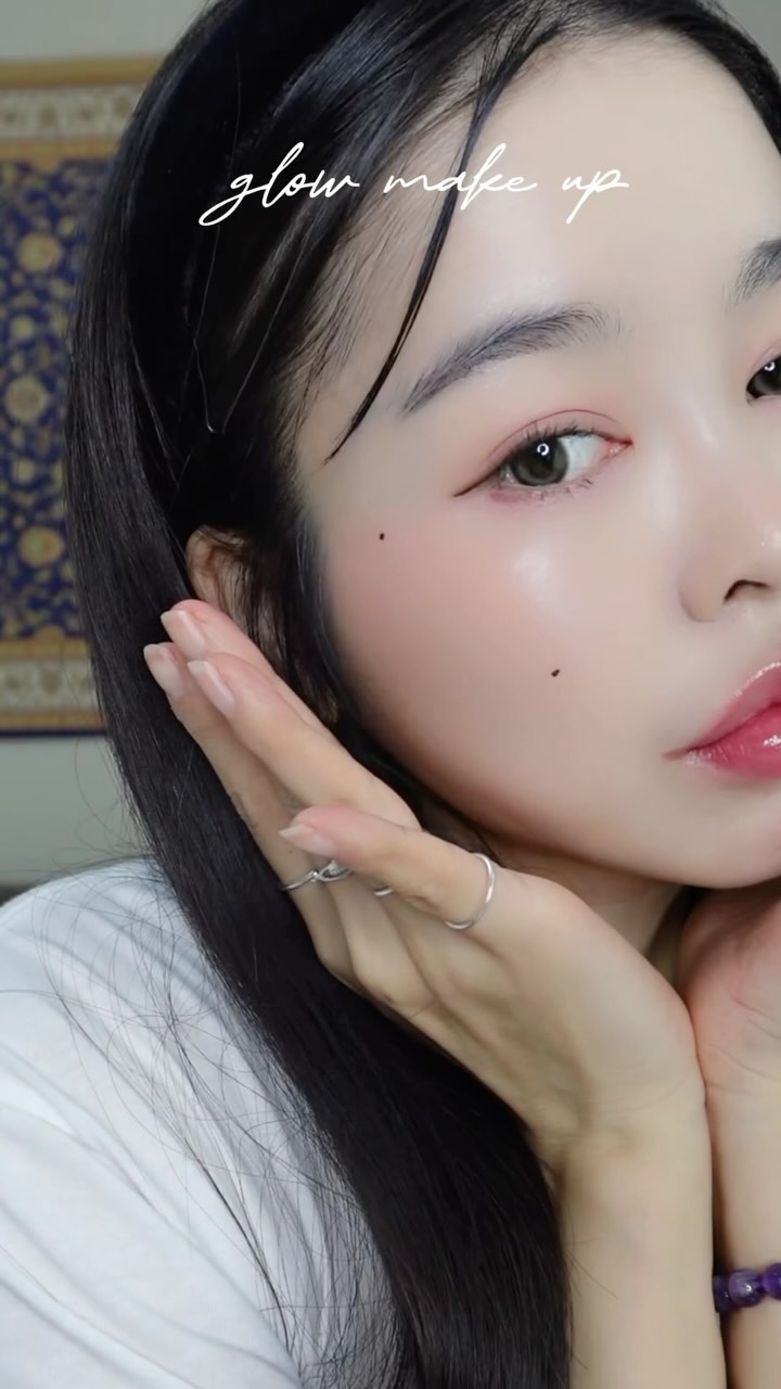 #광고 
달바와 함께하는 글로우 메이크업 GRWM!💦

👉달바 더블 세럼 앤 크림 
크림 한통으로 올인원 수분& 보습 케어가능! 피부 타입에 따라 조절 하는 맞춤형 케어

 👉달바 워너품 비건 톤업 선크림 
생기 가득 핑크 톤업과 수분 가득 촉촉한 제형의 선크림! 

 👉달바 글로우 핏 세럼 커버 쿠션  #아이돌쿠션 #메이크업 아티스트쿠션으로 유명한 비건 쿠션으로  얇고 촉촉하게 빛나는 피부 표현을 연출해줍니다

 👉비거너리 콜라겐 부스터 젤리 
올영 런칭과 동시에 1위 달성한 비건 콜라겐 부스터 젤리!
.
.
.
#달바 #글로우메이크업 #비거너리콜라겐부스터젤리 #메이크업 #메이크업아티스트 #dalba #deardalbagirl #makeup