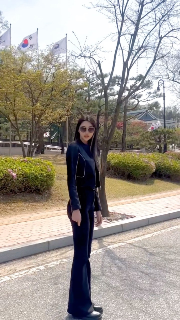 선글라스 잃어버려서 차에서 아무거나 주워쓴 😎