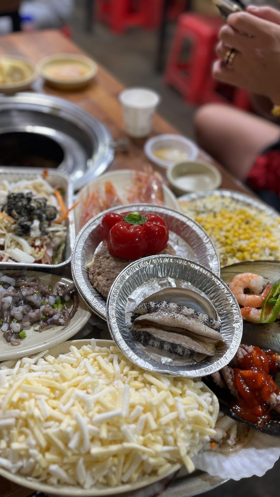 조개구이 6만 짜리 시켰더니
낙지호롱 / 떡갈비 / 산낙지 / 새우볶음 / 새우구이 / 조개탕 / 피자 가 서비스..........
.
.
.
.
.
.
📍부산 서구 암남동 620-24
📍암남공원 희자매
🐚조개구이 60,000원
🐚유료주차
.
.
.
.
#암남공원 #암남공원조개구이 #암남공원희자매 #부산여행 #부산낮술 #부산송도맛집 #암남공원맛집 #암남공원희자매 #암남공원조개 #암남공원카페
