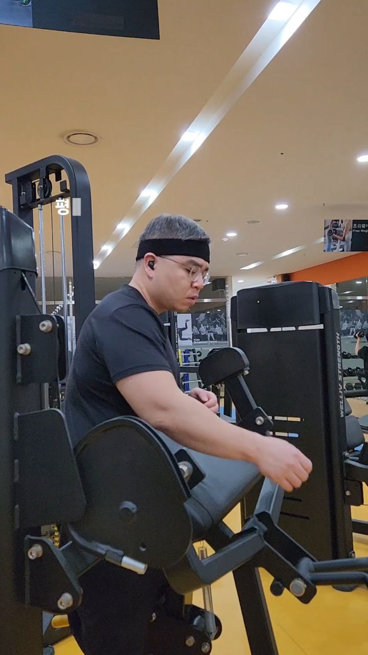 아직 왼쪽 팔 전완근(엄밀히 보면 새끼손가락과 연결된 부위인 듯 한데)이 다 나은 건 아니지만
오늘 테스트로 80% 정도 가능해진듯!
보호대라도 차야 하나 다시 고민이 ㅠㅠ

#나이들면낫질않아