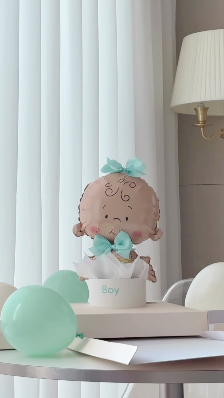 엄마한테 해드린 서프라이즈 파티🎀🎉

이벤트 좋아하는 나란 사람은 
그냥 구두로 알리는 걸 하지 못해...
서프라이즈 박스에 케이크로 간단히 준비 했는데
엄마가 너무 감동 받고 좋아해주셔서 뿌듯햐

16주 때도 뭐가 보이는거 같다고는 하셨는데
이번 21주 정밀 초음파 볼 땐,
아예 선생님께서 포인터로 딱 가리키며 알려주시고
“성별은 이제 절대 안 바뀌는거 아시죠~” 하셔서
빼박으로 아덜 🌶️ㅋㅋㅋ
.
.
.
#서프라이즈 #젠더리빌 #정밀초음파 #초음파사진 #아들맘 #🌶️