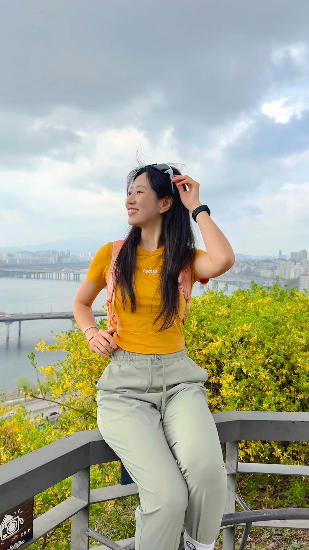 이 릴스를 남자친구가 싫어할 예정입니다
⠀
⠀
하지만 좋아요는 눌러주겠죠 푸행헹 😎
⠀
⠀
너무 이쁘게 찍어주니 안남길 수 없잖아 ~
칭찬봇들과 함께 한 꽃산행 행복했댜 💛

📸 photo by. @mount_ming @gi.__.cheol