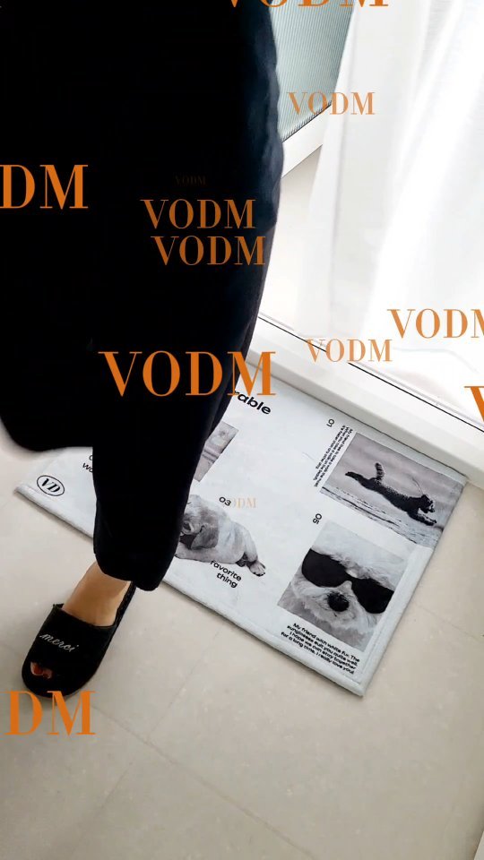 🖤

이벤트에 당첨이 되어 선물받은
뷔오디엠 미니러그🫰

50x70 털날림 걱정없는 단모
쉽게 오염되지 않는 생활방수 소재
선명하게 보이는 귀여운 프린팅
논슬립으로 밀림 걱정 끄-읕.

취향으로 채워진 내 공간에
머무는 시간을 더 사랑하게 되었어요🧏‍♀️

👉thans to @studio.vodm

#발매트추천
#예쁜러그
#인테리어발매트
#vodm 
#집들이선물