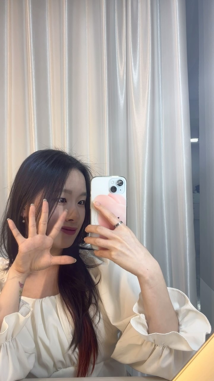 𝕓𝕝𝕠𝕤𝕤𝕠𝕞💗

---
#팔로우 #팔로잉 #좋아요 #소통 #데일리 #오오티디 #following #like #followme #ootd #fyp #fypシ #fypage #reels