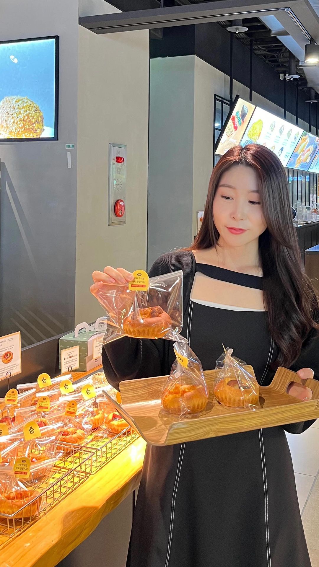#협찬 이지만 맛있는 건 한 번 더?!
삼송빵집의 옥수수빵 시즌2 콘짜렐라
옥수수와 다양한 토핑 그리고 풍미 가득한
#CheeseFromtheUSA #미국치즈 까지
#삼송빵집콘짜렐라 꼭 먹어봐야해요
그리고 #삼송빵집통옥수수빵 도 별미니까
함께 챙기기로!!

@samsong_bakery @cheesefromtheusa.kr 
 #삼송빵집 #삼송빵집신메뉴 #삼송빵집콘짜렐라맛추천 #콘짜렐라 #치즈간식 #치즈추천