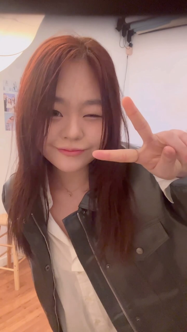 혼자 셀프 사진관가서 땀 삘삘💦
그 보답인가? 사장님 결과물이 너무 잘나와서 전체 원본 파일 추가요!

혹시 여러분 셀프 사진관에서 어떤 포즈를 해야할지 고민이신가요?!
댓글 남겨주시면 잘나온 포즈 추려서 알려드릴게요!

셀프 사진관 결과물이 궁금하시다면 프로필 클릭 후 고정 게시글 확인🤍

#셀프사진관 #사진관 #타입랩스 #대전셀프사진관 #오디티모드 #오디티모드대전점