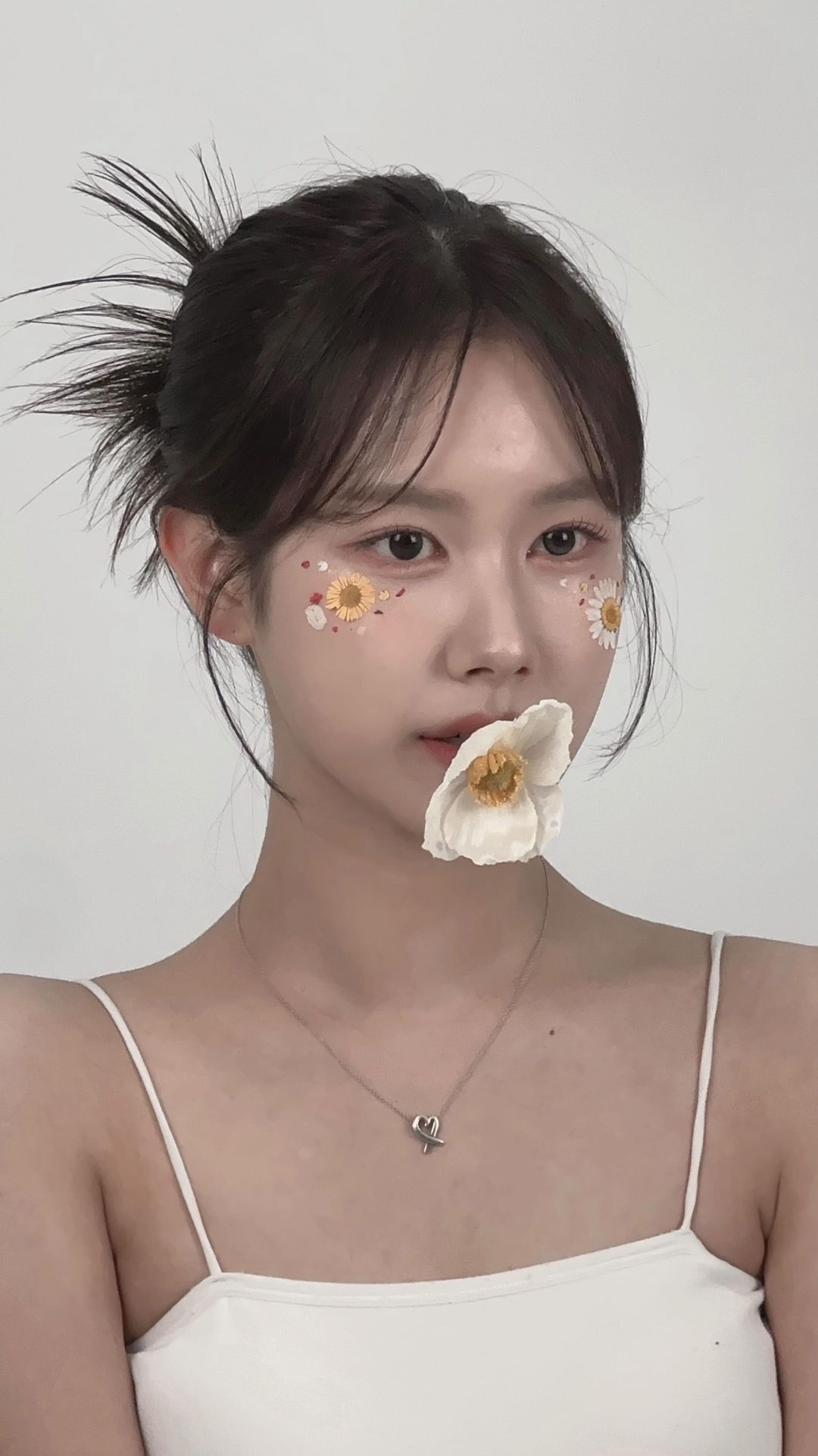 봄맞이 예쁜 꽃 촬영 ʚ♡⃛ɞ 보정본 받고 또 올릴거지만.. 🙄❤️

#프로필촬영 #꽃 #봄