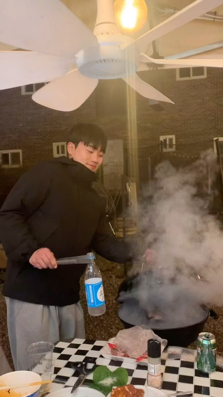 바베큐 전문가
( 소주는 왜 들고 있는가 ??)