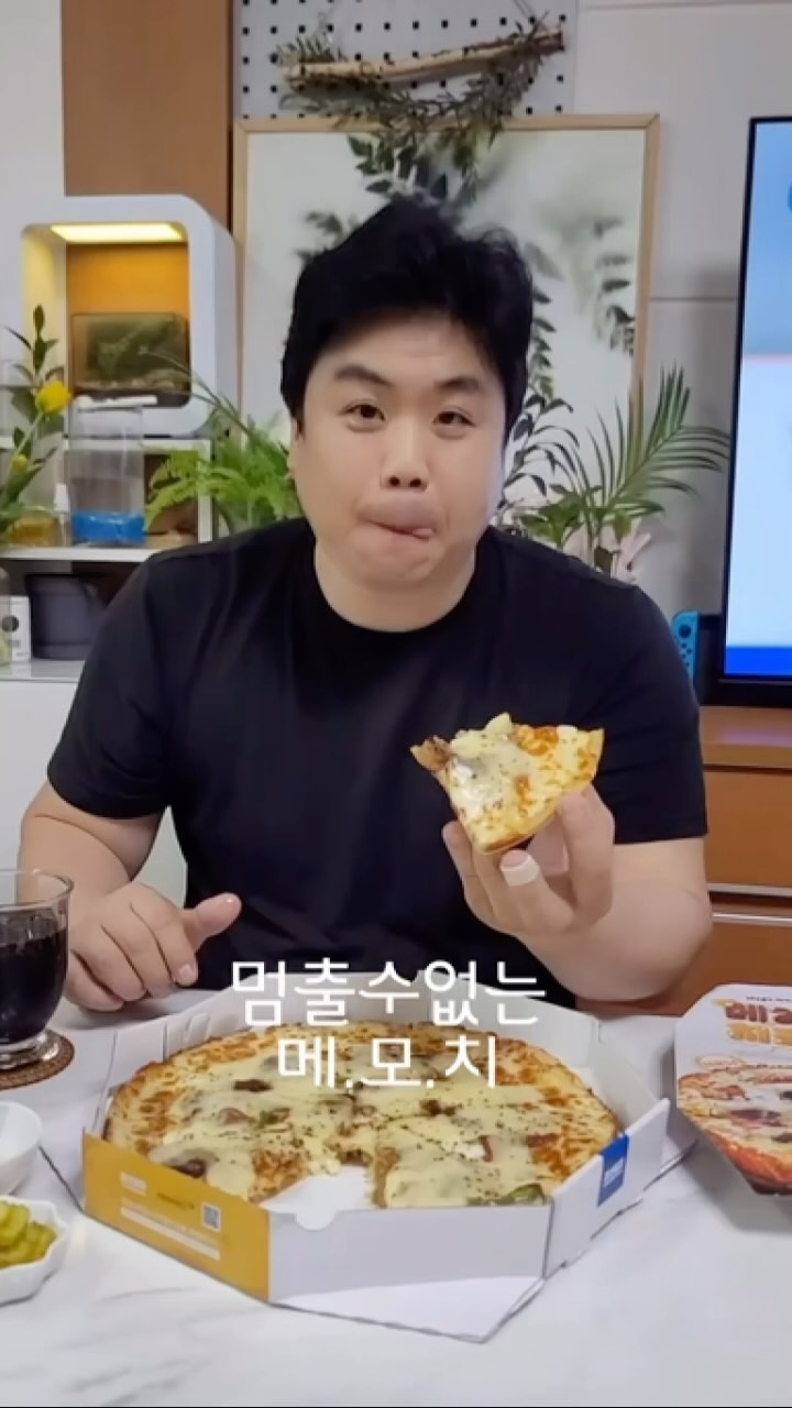 #광고  지만 
꼭 먹어야하는 #청년피자신메뉴

박스를 오픈하자마자 마주하는
치즈폭탄과 
필리스테이크와 마리네이드토마토의 토핑!!
한조각,두조각, 세조각,
이러다 내혼자 한판 다먹을기세!

너무맛있어서 #피자먹방 이 절로나온다구여

메가급치즈피자 내일도  함께해야지😋😋

👉🏻👉🏻https://baeminkr.onelink.me/XgL8/bbfc7b5d

@y_manpizza 
#청년피자 #메가모짜치즈디쉬  #피자 #먹스타그램