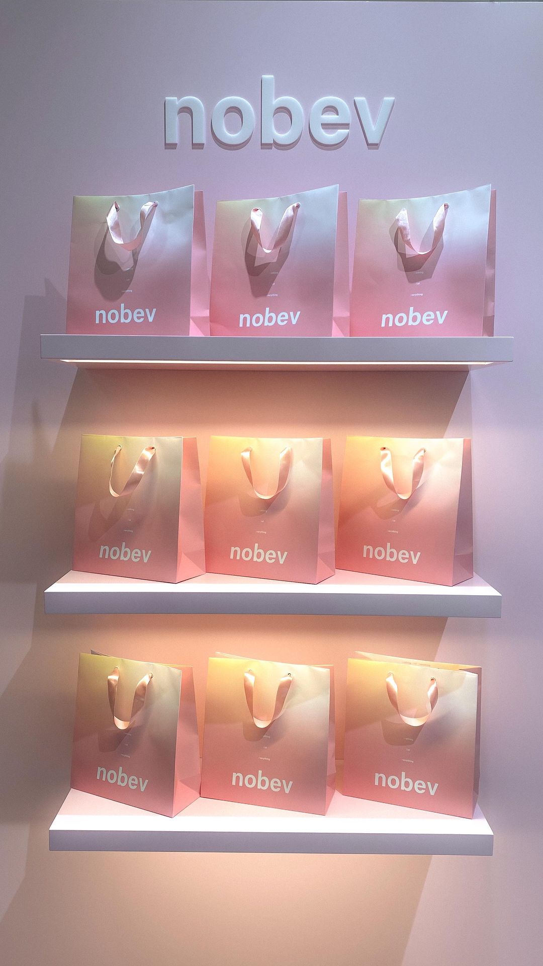 노베브 팝업 후기 🩷

재유님에게 코쉐딩 꿀팁도 전수받고,, 
받아오는 것도 많고,,
노베브 제품 직접 테스트까지 해볼 수 있었던 좋은 팝업이라
영상 한 번 만들어봤어요! 
첫 팝업 소개 릴스인데,, 재밌게 봐주세요 ㅎ🤍

이제 월, 화, 수 3일 남았으니 
시간 되시는 분들은 꼭 한 번 방문해보셔요 🫶🏻🫧

-

@nobev_official @u.jae_ 

#더현대팝업 #노베브 #nobev #뷰티팝업 #노베브팝업 #팝업스토어 #내돈내산 #코덕맞팔