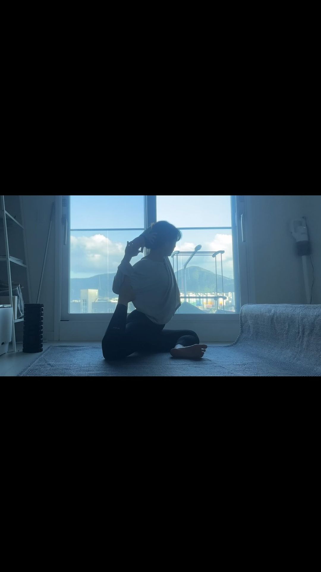 현재 그대로의 나를 받아들이고 사랑하는 시간

수련 두달 차 요린이 🧘‍♀️

#요린이 #요가 #요가수련 #요가자세 #홈트