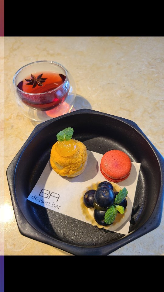 #디저트오마카세
#디저트페어링
#서면디저트#점심만장사
#비에이#디저트바비에이
.
전체적으로 깔끔했으나
몽키바나나,딸기와피스타치오는
단것끼리의 페어링이라 하나만 강조된 느낌이라 아쉽다
.
리치우롱
곶감치즈 튀일
갈비스톤
홀리데이 스파클링
트러플 포테이토 케이크
몽키 바나나
필터커피 
딸기와 피스타치오
작은 한입들 
원터 블렌딩 티
.
오늘 디저트페이링