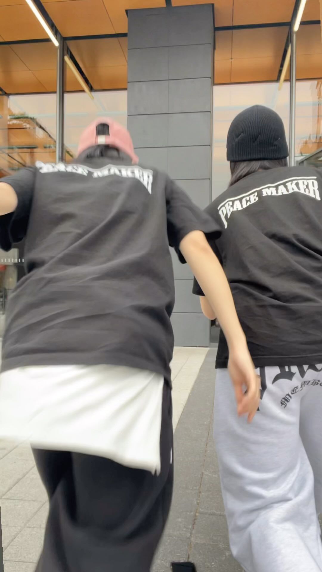 하이브앞에서 How sweet 말아보았슴돠 😎

#reels #newjeans #hanni #haerin #minji #danielle #hyein #hybe #kpopdance #kpopdancecover #coverdance #릴스 #뉴진스 #howsweet #민지 #하니 #해린 #다니엘 #혜인 #이모가사랑해