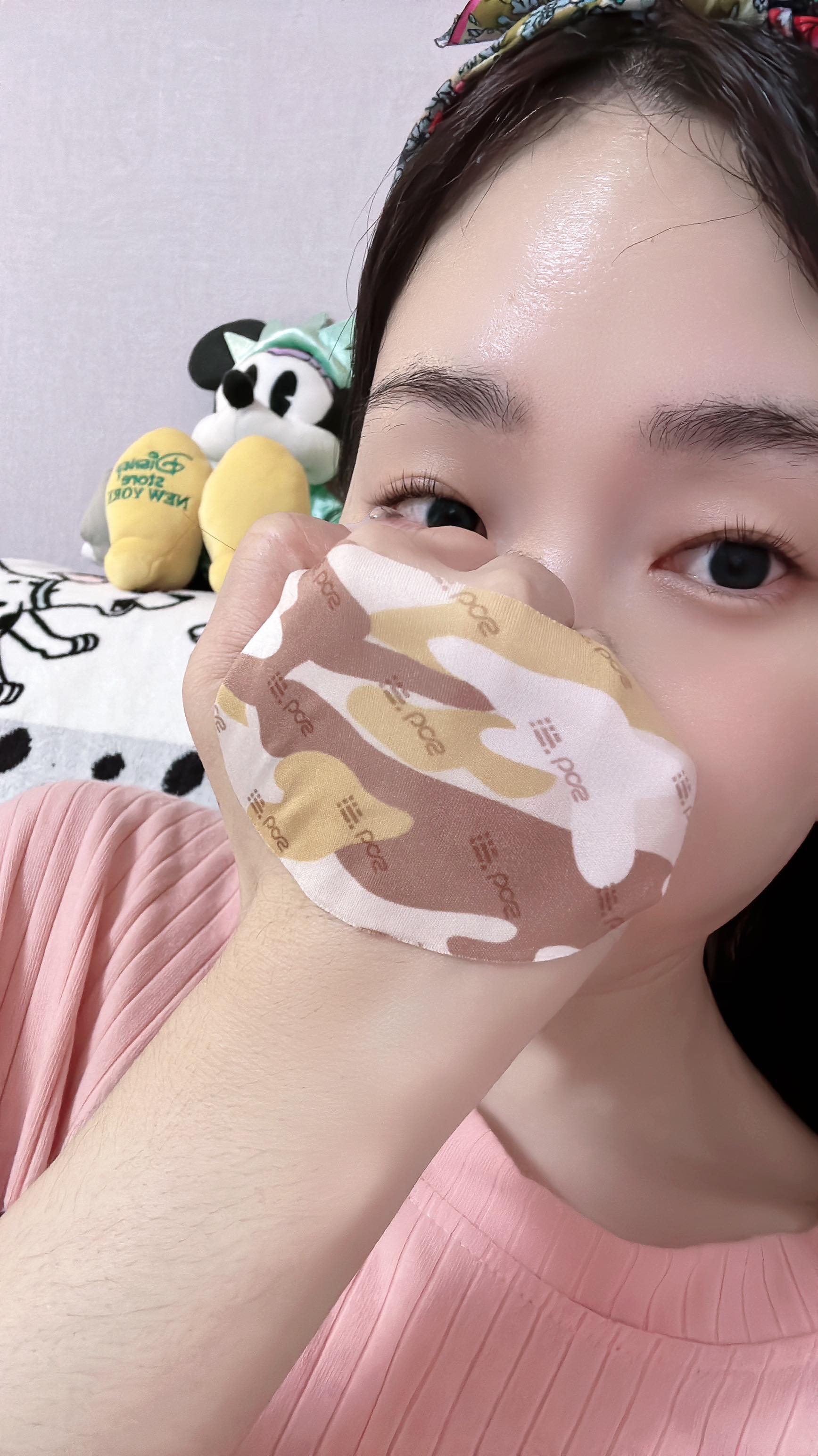 #협찬 여름엔 꼭 썬패치 붙이기☀️☀️😎⛱️👙🩲🩱

쌩얼인데 넘 가까이서 찍어버렸…🥹썬패치 붙이자마자 팩붙인거처럼 쿨링감이 계속되어 지금도 자기 전인데 계속 붙이고 있다ㅋㅋ🫢✨
썬크림 아무리 꼼꼼하게 발라도 자외선에 노출되어 잡티가 생기게 되는데 썬패치는 자외선을 대부분 차단시켜 야외활동할 때도 뽀얀 피부 유지 가능😍

☀️뛰어난 탄성감과 텐션컷팅이 피부에 들뜸없이 밀착
☀️닿는 순간 느껴지는 급속 쿨링 효과
☀️유해 자외선 99% 차단 원단
☀️눈 및과 볼을 폭 넓게 감싸주는 사이즈
☀️피부가 숨쉬는 통기성 원단으로 답답한 ZERO!
☀️자외선에 무방비하게 노출되는 손등 부위 집중케어
☀️피부자극지수 0.00의 ’무자극‘판정된 제품으로 안심하고 사용 가능

#선패치#뷰티#착붙밀착#쿨링지속#밀리터리룩#자외선차단#와이드사이즈#3피스#촉촉하이드로겔#바스칸바이오제약#18홀까지착붙#핸드프로텍션#쿨링#골프패치#피부관리#PLAN36.5#beauty#sunprotection#sunscreen#golftips