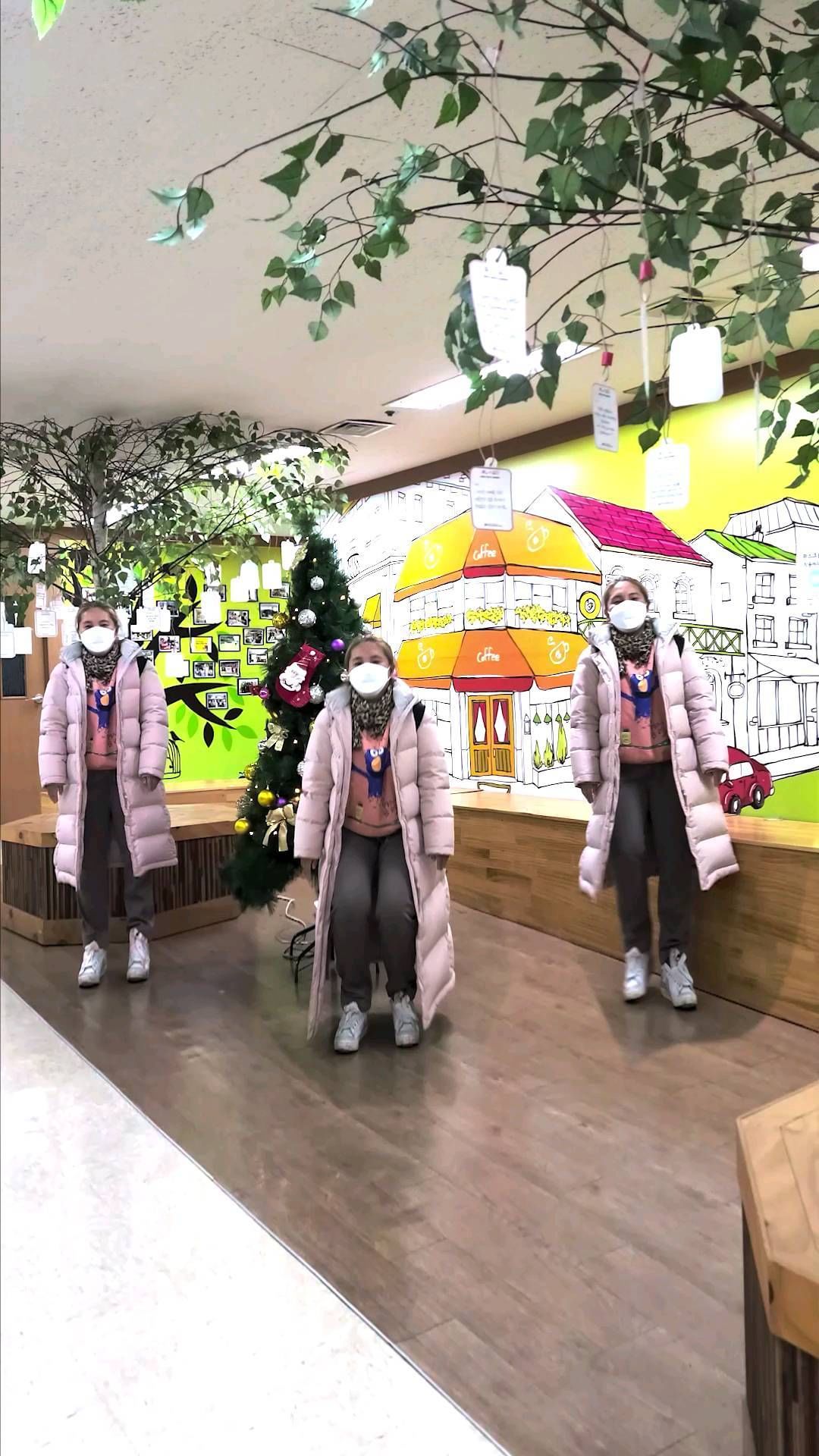 요즘 백수가 과로사한다는 말처럼
완전 정신 없이 바쁘다.
릴스 놀이도 해야되서
분신술로 몇 명 더 만들어야겠다.

#인스타그램릴스#동영상분신술#릴스놀이