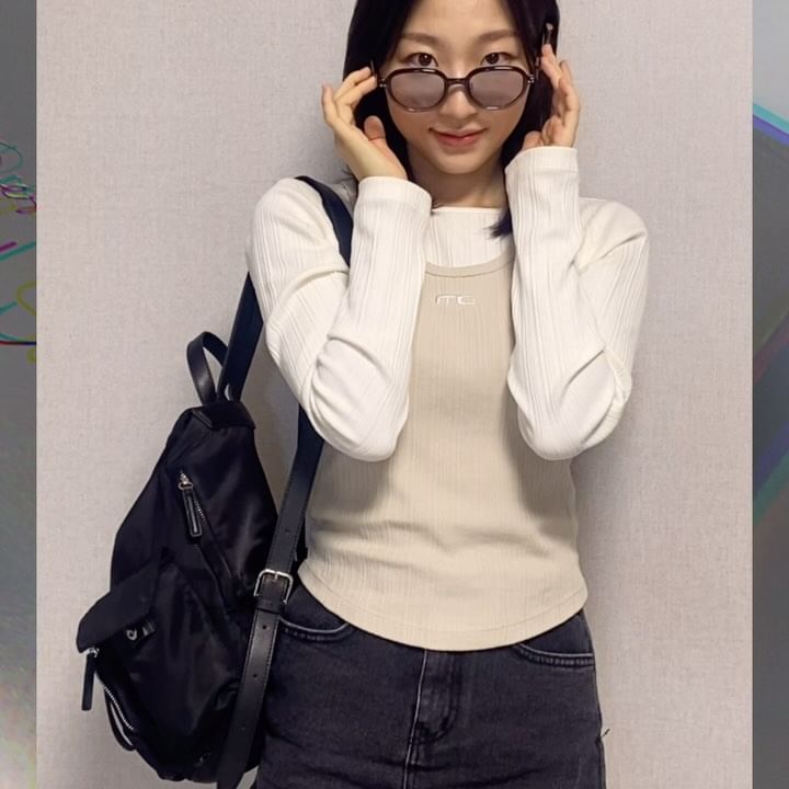#협찬 @rimrockeyewear 
본격 RimrockSunglasses 로 방구석 패션쇼 열기

일본 아이웨어 브랜드 리락(Rimrock)의
2024년 림락 선글라스 컬렉션이 출시되었습니다!

제가 착용한 제품은 RL015 col.3 로
가볍게 평소 데일리로 사용하기에 좋은 틴트컬러의 선글라스입니다!

영상의 영롱한 홀로그램스페셜 기프트박스는 
4/26 - 5/17, 3주간 이벤트 기간내 선착순 한정이라고 합니다

#림락 #선글라스 #림락선글라스 #언박싱 #선글라스추천 #여자선글라스 #남자선글라스 #릴스 #방구석패션쇼 #협찬문의