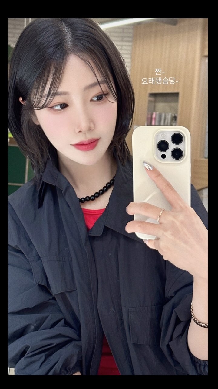 머리 기르시는 분들에게 추천해드리는 단발 레이어드펌 스타일, 
윈드펌 부해지기 쉬운 긴단발 기장에 레이어를 넣어 
텍스쳐가 예쁜 레이어드 단발 스타일이에요!

뿌리볼륨까지 함께 하면 말.모!! 🩷

#운정미용실 #단발레이어드 #중단발펌 #단발레이어드펌 #단발펌 #사이드뱅 #파주단발펌 #단발스타일링 #단발펌 #레이어드단발 #단발c컬펌 #윈드펌  #레이어드펌 #중단발펌 #중단발컷 #중단발레이어드 #중단발
