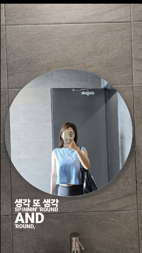 바벨스쿼트 20kg🤭 #howsweet 🎶 

잘 지내셨죠? 보고싶었습니당!! ❤️ 
운동은 했는데.. 넘 오랫만에 인쓰 왔어요:)

정들었던 기존 헬장에서 짐도 빼고..
새 헬장 적응과 바벨스쿼트 시작했어요.

기존 헬장엔 스미스머신이 있었는데
새 헬장은 없는 관계로 강력하게 
처음부터 바로 20kg .. 정확히 빈봉스쿼트🏋 ㅋㅋㅋ

다시한번 우리 인친님들의 중량이 떠오르며
대단하다는 생각밖에 안들더라고요!! 👍 
저도 본받아 곧 좋은자세를 보여 드리겠습니당!!

모두모두 파이팅 하세요!!!
오늘도 고생했어요!! ✨️🌙 

#바벨스쿼트 #하체 #핫체데이 #빈봉스쿼트 #운동일지 #헬스하는여자 #헬린이 #헬린이지만 #운동소통맞팔 #운동하는여자 #눈바디 #운동인증