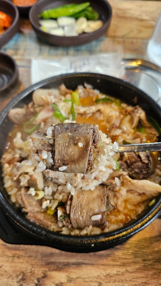 .
정왕동 순댓국 맛집👍

📍대찬순대

막창으로 만든 순대가 맛있는곳!
양도 많도, 잡내도 안나서 순대국이 땡길때 종종 방문하는 곳이에요😀
추천드립니다.👏

▪️대찬순대국 (9,000)
▪️일반순대국 (8,000)

🏠 경기 시흥시 군자천로 321 태원프라자 105, 106호
📝 매일 10:00 ~ 22:00
☎️ 0507-1337-0008
.
.
.
.
.
.
.
.
.
.
.
#시흥맛집 #정왕동맛집 #순대국 #순대국맛집 #대찬순대 #막창순대 #순대맛집 #국밥맛집 #맛집추천 #맛집
