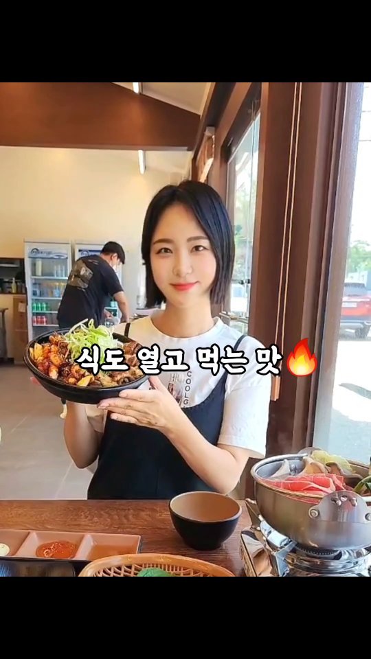 한달된 #신상맛집 #불맛🔥 지대루!

5월에 오픈해 아주 따끈따끈 합니다!
점심에 갔더니 사람 바글바글~🏃‍♀️오픈런

언제 먹어도 맛있는 쭈꾸미와 대패삼겹살!
근데 #샤브샤브 에 #곤드레밥 까지 
정말 미쳤어요~!ㅋㅋㅋ

주변은 먹자길에 빠지 옆이라 물놀이하고 
무조건 와야 되는 코스!!

양이 울트라헤비급이에요ㅎㅎ
사장님두 친절하시궁!~~
돌판에 지글지글🔥 다음에 그 메뉴 먹으러 
또 가야겠어요~!

📍#화도촌쭈대감 @hwadochon_jjudaegam
🚗경기 남양주시 화도읍 북한강로 1616 1층

#남양주맛집 #화도읍 #북한강맛집 #서울근교맛집 #금남리맛집 #남양주 #쭈꾸미맛집 #빠지 #남양주빠지 #서울근교

🤗