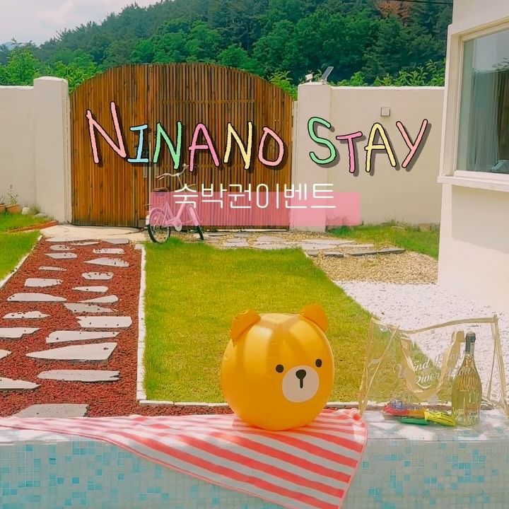🎁 니나노스테이 숙박권 이벤트 🎁

인생샷 보장하는 포토존 맛집은 바로 여기
포항 감성 숙소 ’니나노스테이‘ 입니다❤️

빨간 지붕과 푸릇한 잔디가 있는
지금 가장 예쁜, 동화 속 니나노스테이🏡

커다란 야외 수영장과 벽돌로 쌓은 바베큐장
자전거와 테니스 라켓, 퍼팅 연습장, 보드게임까지
놀거리도 다양해 숙소 콕 가능한 곳입니다 💛

유럽미장의 내부와 아기자기한 소품이 가득해
귀염뽀짝 좋아하시는 분들은 무조건 취향저격일
🏡동화 속 집으로 초대합니다
많은 참여 부탁드려요 🫶

*이용기한 확인 후 참여해주세요
자세한 후기는 블로그에 있습니다*

🎁 이벤트 상품
월-목 숙박권 2팀 추첨
랜덤추첨 1팀, 직접선정 1팀

*이용기한 (6/24~7/18)

직접 선정 당첨자는 블로그 후기 필수입니다
블로그 후기 가능하신 분 댓글 남겨주세요 🫶

*추가 인원 및 바베큐 이용 등 옵션은 유료입니다*

📝 참여방법
1. @hiroooong 계정, @ninano_stay 계정 팔로우
2.게시물 좋아요, 참여 댓글, 지인 태그
3.스토리 공유시 이벤트 명단에 한번 더 추가되어 당첨확률 2배 *hiroooong 계정 태그 필수*

참여완료 댓글에 대댓글로 스토리 공유완료 댓글 꼭 남겨주세요

직접 선정 당첨자는 블로그 후기 필수입니다
블로그 후기 가능하신 분 댓글 남겨주세요 🫶

🎉 이벤트 일정
1. 기간 : 6월 17일 (월) - 6월 21일 (금)
2. 발표 : 6월 22일 (토) hiroooong 계정 스토리 발표, 개별 DM

추첨 후 참여방법을 미이행 했을 시 재추첨
랜덤 추첨으로 진행되며 당첨자는 후기 필수입니다
비공개 계정은 참여가 불가합니다

📍니나노스테이 (@ninano_stay)
▫️포항시 북구 송라면 동해대로 2761번길 6-16
▫️입실 15:00 - 퇴실 11:00
▫️기준 2인 / 최대 4인
▫️야외 대형 수영장, 불멍 바베큐 화덕, 빔프로젝터, 다이슨 드라이기, 베즐리미슈카/이솝/논픽션 어메니티, 족욕탕, 실내 자쿠지, 입욕제, 웰컴푸드/음료/생수 제공, 다락방, 턴테이블, 침실1, 욕실1, 자전거, 퍼팅 연습장
▫️애견 동반 불가 / 키즈 케어존
▫️도보 1분 무료 주차장 이용 가능

#포항숙소 #포항카페 #포항여행 #포항풀빌라 #포항펜션 #유럽감성숙소 #유럽미장 #숙박권이벤트 #숙소이벤트 #댓글이벤트 #신상숙소 #감성숙소 #부산근교여행 #대구근교카페