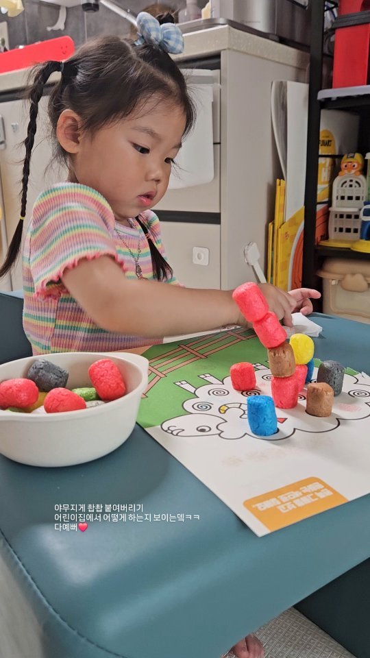 물티슈에 촵촵
세상 진지하게, 빠르게 붙여버리넼ㅋㅋㅋ
귀여워❤️