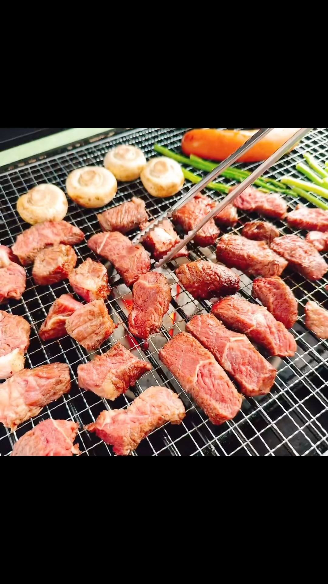 🥩

물놀이 후에는 고기고기 먹어줘야죠🔥
실패없는 그릴에 구워보는 부채살 토시살
언제나 맛있게 구워주시는 팀장님 땡큐💓

#용블리테이블 
#바베큐
#부채살
#barbecue 
#koreanbarbecue 
#여행스타그램
#고기스타그램
#먹스타
#먹스타맞팔 
#1일1릴스