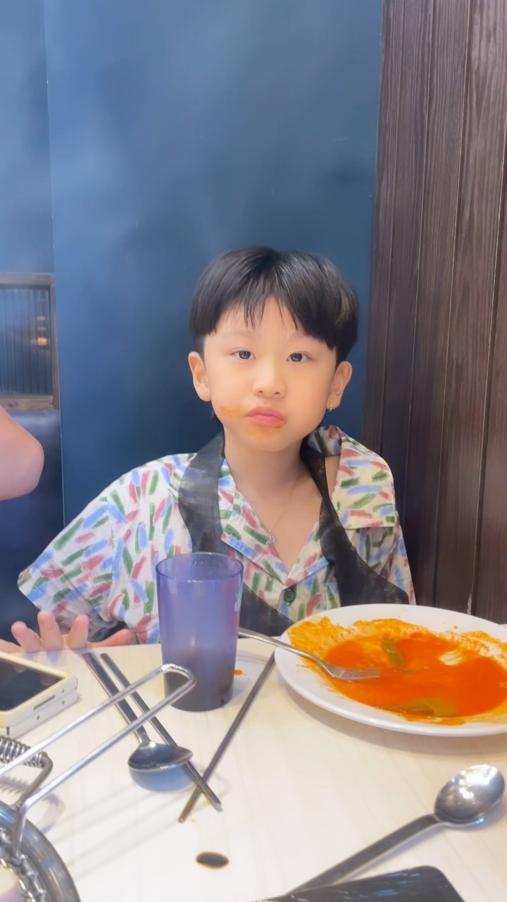 날씨 딱 오늘처럼 시원하면서따뜻했으면 하네요😍
더 더워지기전에 (만삭다가오기전에) 부지런히 다녀얄듯싶네요 ㅋㅎ

오늘하루 마무리 잘 하시고 맛저하세용❤️❤️❤️
우리집 꼬맹이들은.엄청 뛰어다니고 엄청 먹고 샤워하고 낮잠을 
지금 잔답니다…😭😭😭

요즘 은근히 베베드피노에 빠졋지뭡니까😂😂 내 스탈만 고르려고하니 밤새 보는듯 싶어용 ㅋㅋㅋ