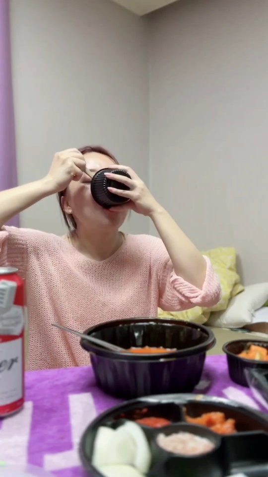 ❤️‍🔥

부대찌개 향한
나의 열정은
폭우도 막을 수 없어!!!!

🙌

비 뚫고 부찌♡
부찌티 입고
먹지 못한 게
옥의 티 🫶

#열정국밥 #먹방 #방문포장 #배민 #국밥먹방 #먹스타그램 #먹팔 #배민추천 #포장맛집 #송파구맛집 #열정코리아 #부대찌개 #부대찌개맛집 #가성비맛집 #비오는날 #소통 #맞팔 #식품쇼호스트 #부맥