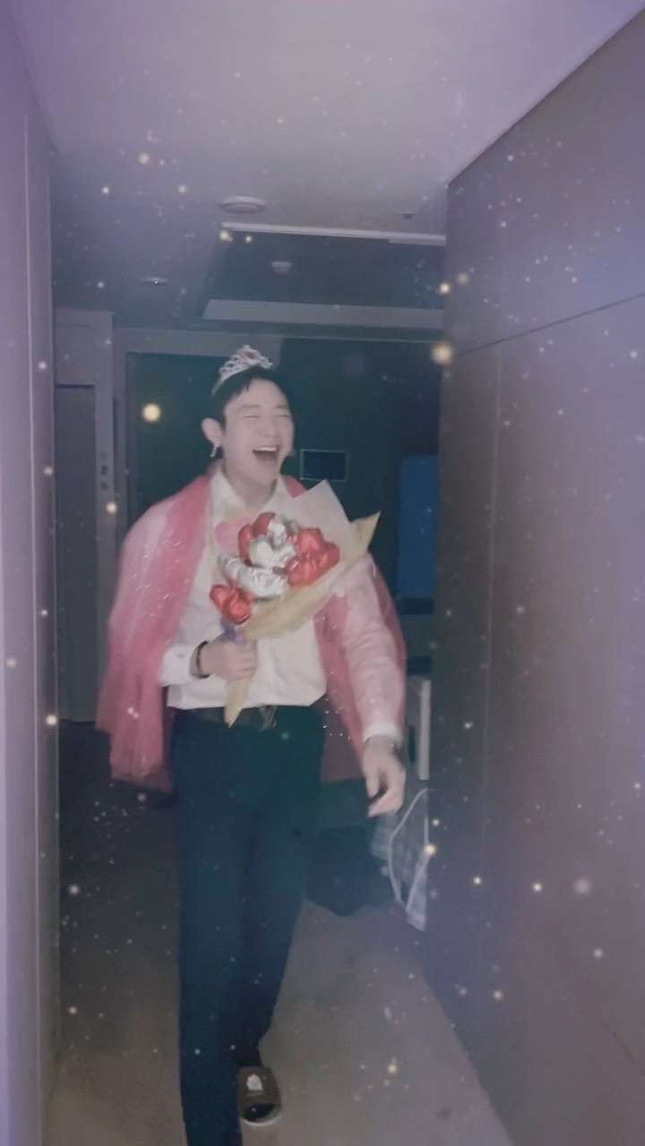 상남자 생일 날 공쥬 만들어쥬기👑
생각보다 좋아했음,,특히 공쥬가방 선물받을 때🧸