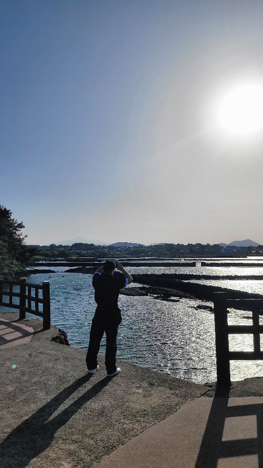 그렇다.. 2일차..다!!

우도를 나오자마자
오조 포구를 지나~

P.S. 성산일출봉은 여기서 보는게 좋은듯 싶다

#제주도 #제주도가볼만한곳 #제주도여행 #오조포구 #성산일출봉 #웰컴투삼달리촬영지 #여행코디 #여름코디