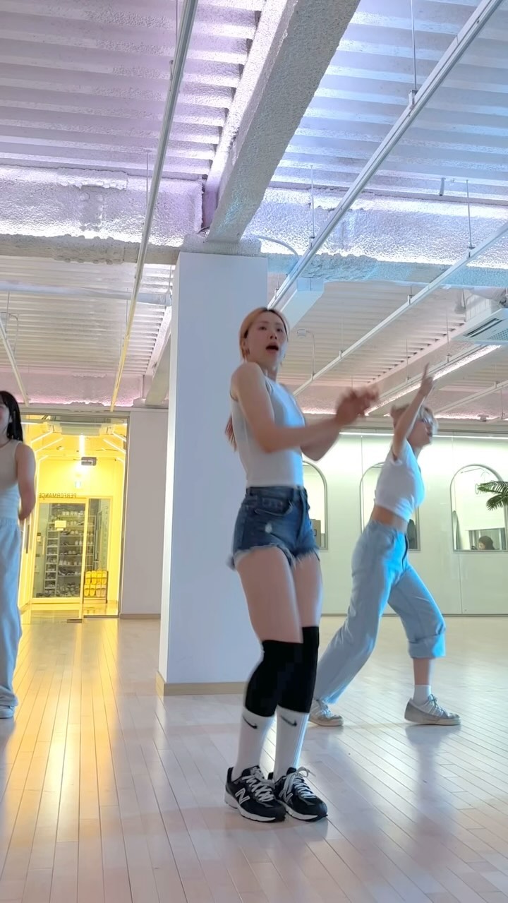 같이 해서 좋고 신나요യ
덕분에 매주 신나는 자라데이 입니다👯‍♂️🩶
-
🪅 @calidance_official thur 730-900
-
#zaranara #zaraday #girlishchoreo #calidance 
#dance #dancer