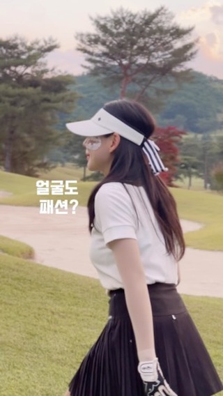 #광고 이제 얼굴도 패션
식상한 선패치는 OUT 답답한 선패치도 OUT
아이패치+손등패치로 얼굴,손등 자외선 99% 차단 
꾸안꾸 컬러 선 패치 와이드 밀리터리룩 네이비씰 3ea

야외 운동할때 선패치 너무나도 필수죠?
골프치면서 얼굴만 보호하시나요?손등까지 보호해주는 선패치 여깄어요! 요즘 대세 패션 선패치 소개할께요🫶🏻

✔️뛰어난 탄성감과 텐션 컷팅이 피부에 들뜸 없이 밀착
✔️닿는 순간 느껴지는 급속 쿨링 효과
✔️기미 및 잡티 OUT! 유해 자외선 99% 차단 원단
✔️피부가 숨 쉬는 통기성 원단으로 답답함 ZERO!
✔️독자 특허성분 함유하여 제약기술로 만든 선 패치

자외선에 무방비하게 노출되는 손등 부위에도 집중 케어를 할 수 있는 핸드 프로텍션 핸드 전용 선 패치가 추가로 들어있는 점에서 더욱 좋았습니다:)
이 포스팅은 ‘플랜 36.5’으로부터 제품을 제공받아 체험 후 솔직하게 작성된 리뷰입니다.

#골프 #골프패션 #골프필수템 #야외운동 #선패치 #골프인플루언서 #플랜365 #PLAN365 #김구라선패치 #네이비씰선패치 #김구라뻐꾸기골프 
#sunpatch #선패치후기 #밀덕패치 #닥터선패치 #법표패치 #골프패치 #선패치추천 #자외선차단패치