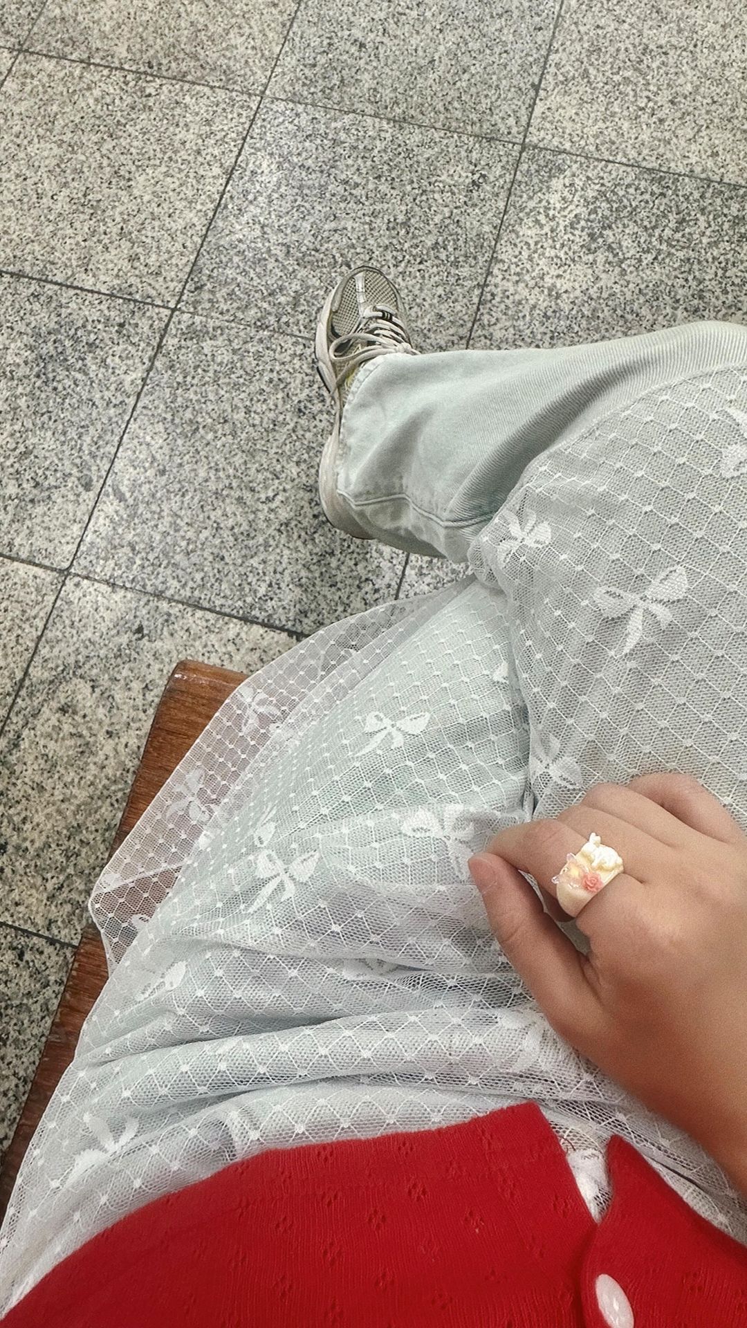레이어드 스커트 코디 🪽

이거 처음 해보자나요 🤩

그나저나 앞머리 자른거 후회하고 있음..흑흙흑ㅎㅎ

• 모어나인 _ 가디건
• 자라 _ 와이드 청바지
• 원트 _ 레이어드 랩스커트
• 모니카비나더 _ 하트목걸이
• 누제믹 _ 반지
• 뉴발란스 _ 530
• 판트록스 _ 백팩
.
.
.
#레이어드룩 #레이어드코디 #레이어드스커트 #랩스커트 #레이어드랩스커트 #백팩코디 #캐주얼룩 #캐주얼코디 #키작녀코디 #키작녀데일리룩 #여자데일리룩 #여자오오티디 #여자아웃핏 #dailylook #outfitoftheday