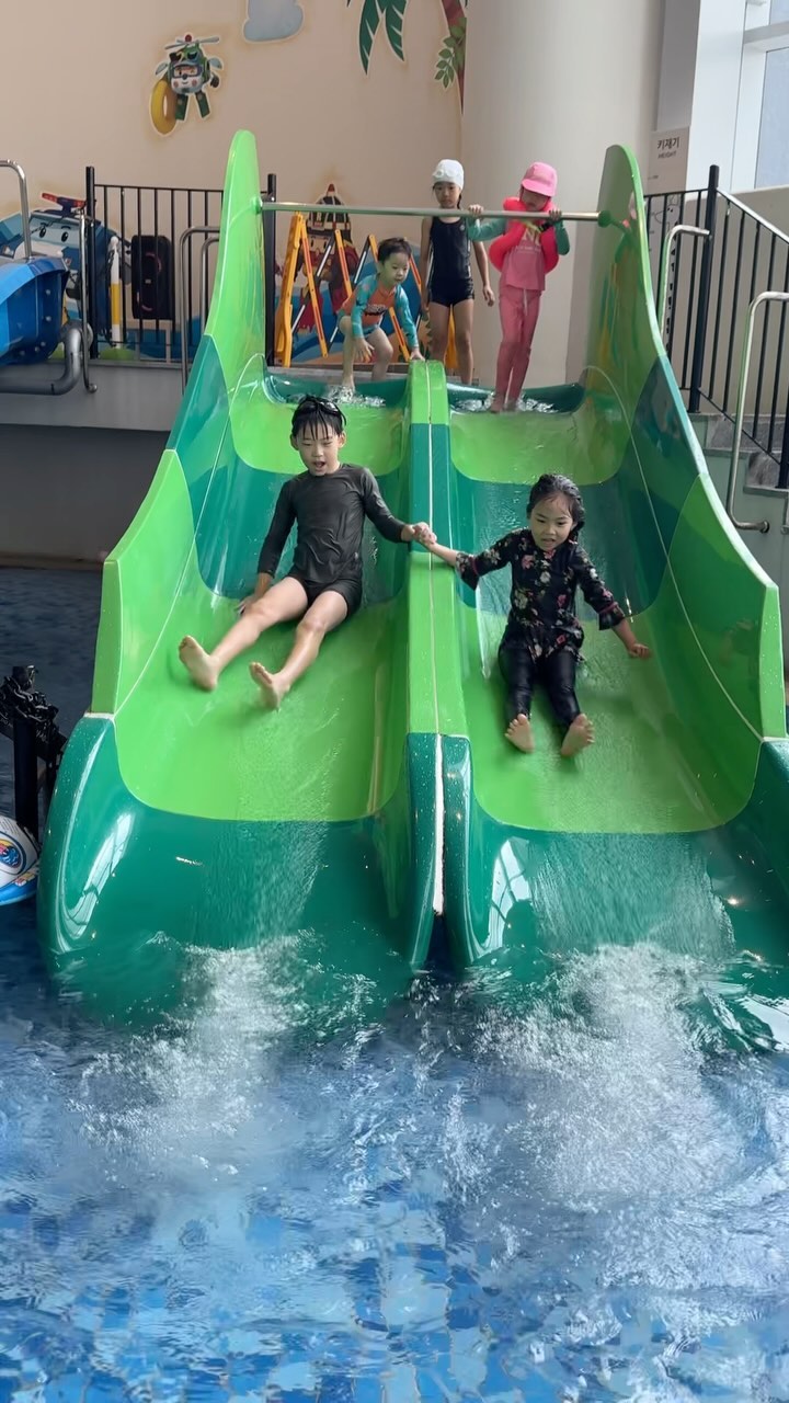찐찐남매 올해 첫 물놀이❤️