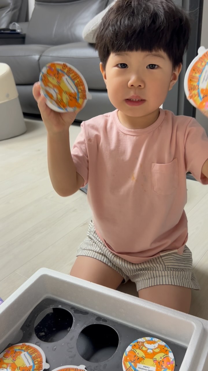 #호랑이젤라떡
부산갈때마다 태건이가 너무너무 좋아해서 매번 그자리에서 먹고 온 젤라떡아이스크림!
작년에 리뉴얼되어서 포장도가능해서 대구까지 사와서 먹였는데 그모습을 귀엽게 봐주신 사장님께서 택배오픈했다고 기억하셔서 하나 보내주셨다ㅠㅠㅠ
너무너무 감사해요🫶