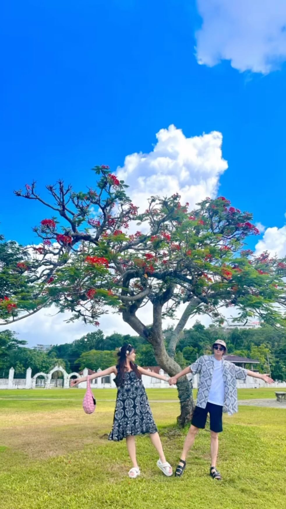 🌈GUAM🤍

2괌으로 다녀왔던 구암시🩵
7년전쯤 엄마랑 왔을때 너무 좋아 기억에 남았던 괌💙
.
여유로운 호캉스, 멋진 바다에서 스노쿨링도하구
사람들이 5괌, 10괌 한다는지 이제 알았당👍🏝️

한동안 괌앓이 할예정🚀❤️
.
신랑이랑 뱃속에 젤리랑 같이오다니🫶
이번에 둘이 와서 새로운 추억을 쌓았으니
담에는 아가랑 셋이 손잡고 올 날을 기약하묘❤️
#괌 #괌여행 #2괌여행✈️ #호캉스 #여름휴가 #태교여행 #guam #구암시✈️ #타무닝 #투몬비치 #탈리팍다리 #메리조부두