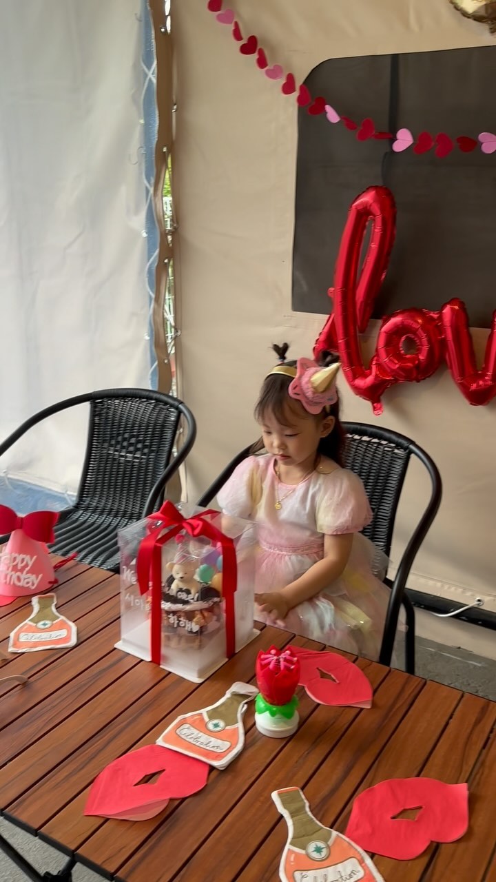🎂

호텔보다 글램핑 가고 싶다는 샤🫶🏻

글램핑가서 심바이모가 생파 해줌🎉

진짜 너무 고마운 내친구🥲

내가 더 사랑한디♥️♥️♥️♥️♥️

*
나한테 엄마가 시아엄마라서 너무 좋다고 말하는 샤
시아가 엄마딸이라서 엄마는 더 좋아🥰

건강하고 행복하게 엄마, 아빠랑 잘지내자💜

나에게 하나뿐인 아가
오늘 생일 너무 너무 축하해🎉

사랑해 우리 딸👧🏻♥️

#HBD