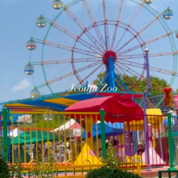 #전주아이와가볼만한곳#전주아이랑#동물원
🎡 넓은 시설의 전주동물원 🎠
동물들 보고 나서는 
놀이기구도 타러갔는데요:)

어린이들이 좋아할 놀이기구 가득해서
보고만 있어도 기분이좋더라고요 🩷

#전주동물원
📍주소 전북 전주시 덕진구 소리로 68 전주동물원
📍시간 
3월~10월 09:00 - 19:00
11월~2월 09:00 - 18:00

3월~10월 - 18시 입장마감
11월~2월 - 17시 입장마감

📍연락처 063-281-6759

🚘 건물 전용 주차장