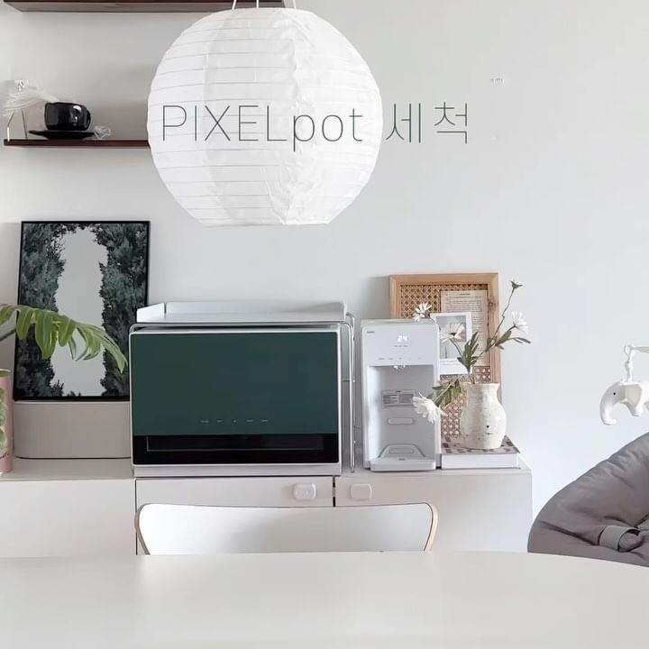 제품제공 | 쉬운 픽셀팟 청소 🤍✨

열일중인 우리집 픽셀이들
첫째때 분유포트청소라면 왠지 부담스러웠는데 픽셀팟은 세척도 정말 간편해요.ᐟ 

구연산과 물만 준비하고 100도로 끓여준 후 
모두 출수해주면 끝.ᐟ 

구연산 넣고 100도로 끓여준 물이
나오면서 물이 지나가는 통로까지 싹 청소해줘서 물때도 깨끗하게 세척해줘요 ✨

🏷 @pixel_kor 

#폴레드 #픽셀 #젖병소독기 #분유포트 #픽셀서포터즈 #픽미6기 #젖병소독기추천 #픽셀젖병소독기 #유아소독기 #육아템 #출산준비물 #출산선물 #맘마존 #인테리어 #주방인테리어 #아기있는집 #젖병 #육아는템빨 #출산선물 #다둥이 #픽미6기_뽀동