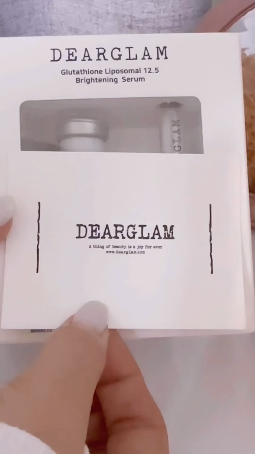 @dearglam_official @dearglam_global #협찬 

#디어글램글루타치온리포좀12 #광채미백세럼 

복합성 피부라 건조할땐 너무 건조해지는 피부.. 햇빛으로 지치고, 땀으로 인해 더더욱 건조한 피부에 활력을 불어주는 디어글램세럼🤍세럼이 이렇게 촉촉할수 있나 싶을 정도로 쫀쫀하다.. 거기에 건조한 피부에 광채가 생겨나니.. 글루타치온 세럼은 대다나다!!
민감해진 피부에 자극은 없고, 오히려 진정시켜주니 요즘 기초바를때 안정감이 있어 피부도, 마음도 편안하당😌

글루타치온 성분이 진피, 피부 깊숙히 침투해 준다니 미백제품엔 백점 만점 기초세럼

보습력이 좋아 수분광채•물광피부•광채피부 표현도 할수 있어 광채피부 고집하신분께 너무좋을것 같아요🤓

🎈 피부밝기/ 보습/ 피부톤/ 피부결/ 탄력/ 기미&잡티 모두 케어할수 있는 기초세럼🫶🏻

요렇게 좋은거 모두에게 알려드려요
디어글램 글루타치온 리포좀 세럼 1+1 행사중에 있으니 잊지마셔요❣️

#dearglam #dearglamskin #스킨케어 #k뷰티 #디어글램 #글루타치온세럼 #광채세럼 #수분광채 #물광피부 #미백세럼추천